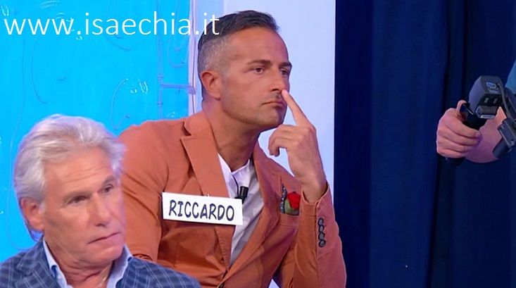 ‘Uomini e Donne’: l’opinione di Isa sulla puntata del Trono over del 8/10/19 preview