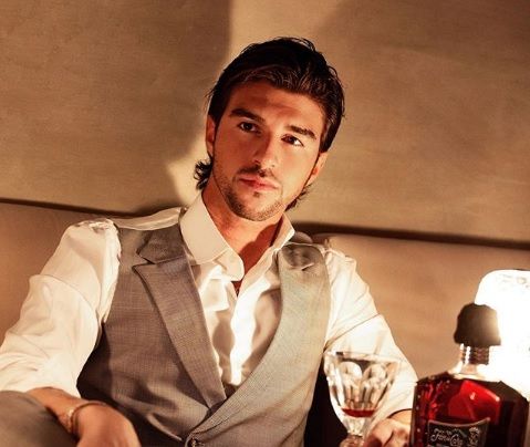 Andrea Damante paparazzato in compagnia della sua nuova fiamma (che abbiamo già visto a ‘Uomini e Donne’): le foto preview