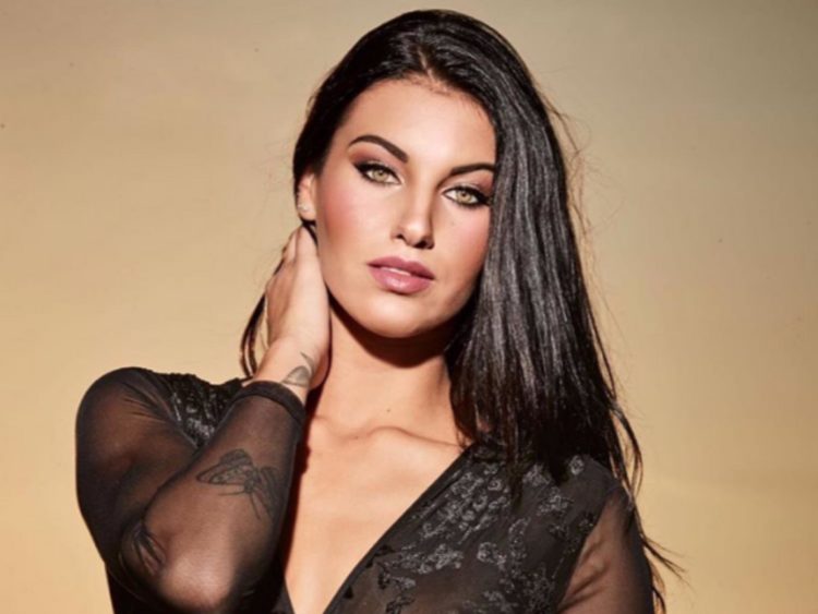 Carolina Stramare, la nuova Miss Italia è tornata single e dietro la rottura ci sarebbe un famosissimo cantante italiano: ecco di chi si tratta! article-post
