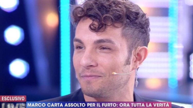 ‘Live – Non è la D’Urso’, la verità di Marco Carta dopo essere stato assolto per il furto delle magliette. E la commovente lettera del fidanzato Sirio (Video) preview