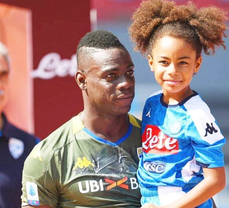 Raffaella Fico dopo i fatti incresciosi di Verona-Brescia rivela: “Mia figlia Pia Balotelli vittima di razzismo all’asilo”