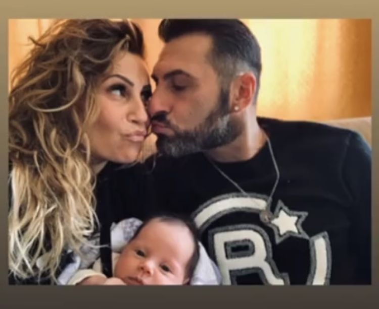 ‘Gf Vip 4’, Ursula Bennardo scrive una lettera a Sossio Aruta: “Nostra figlia ha avuto la bronchiolite, ho avuto tanta paura per lei. Abbiamo bisogno di te” preview