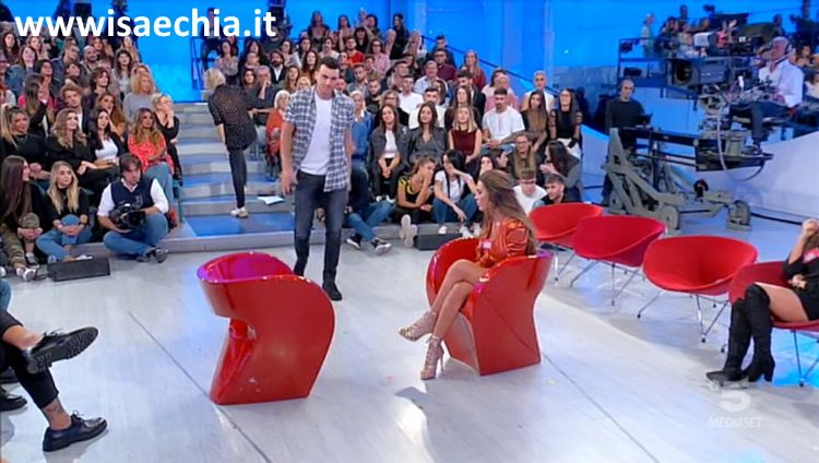 ‘Uomini e Donne’: l’opinione di Chia sulla puntata del Trono classico del 15/11/19 article-post