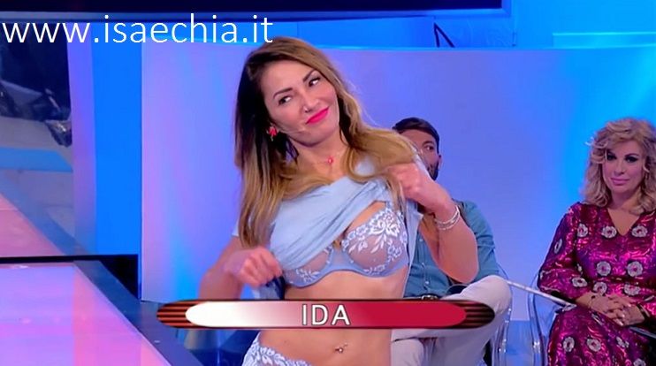 ‘Uomini e Donne’: l’opinione di Isa sulla puntata del Trono over del 28/11/19 preview