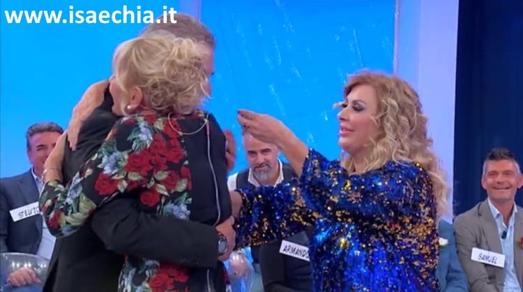 ‘Uomini e Donne’: l’opinione di Chia sulla puntata del Trono over dell’11/11/19 preview