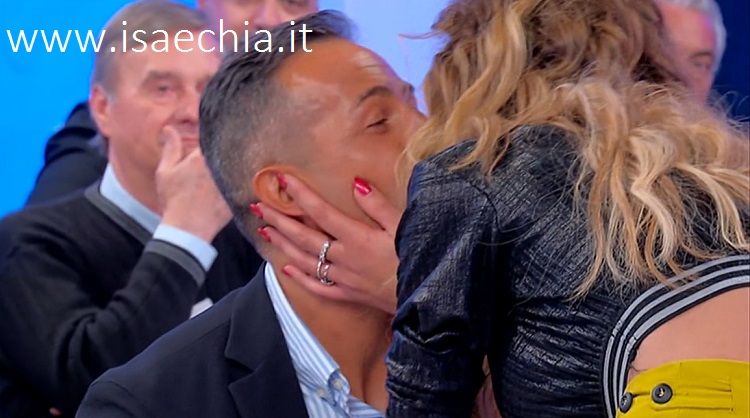 ‘Uomini e Donne’: l’opinione di Isa sulla puntata del Trono over del 5/11/19 preview