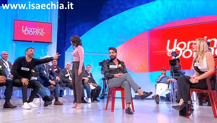 ‘Uomini e Donne’: l’opinione di Chia sulla puntata del Trono over del 27/11/19 preview