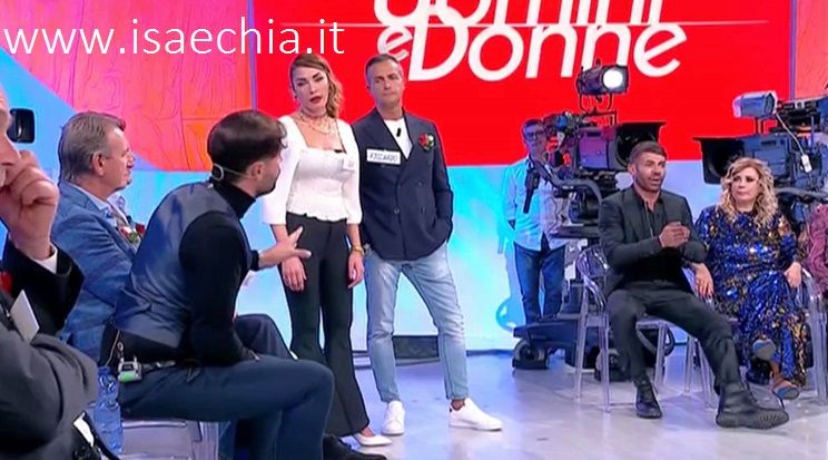 ‘Uomini e Donne’: l’opinione di Isa sulla puntata del Trono over del 12/11/19 preview