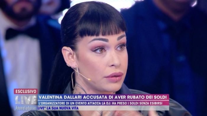 ‘Live – Non è la D’Urso’, dopo essere stata accusata di furto da un organizzatore di eventi Valentina Dallari racconta tutta la sua verità (Video)