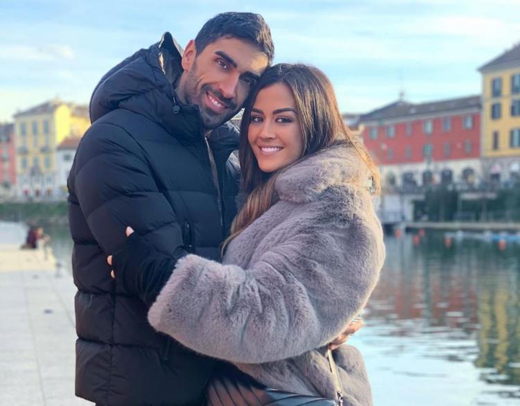 Filippo Magnini sorprende Giorgia Palmas con la proposta di matrimonio la notte di Natale: le emozionate parole dell’ex velina! preview