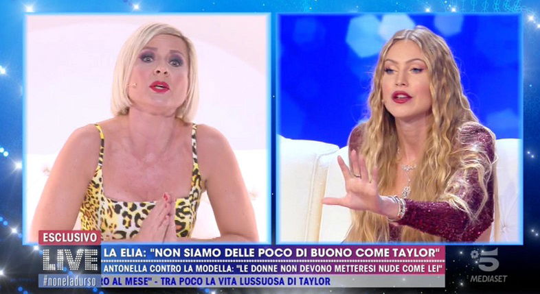 ‘Live – Non è la D’Urso’, confronto super trash tra Taylor Mega e Antonella Elia che stronca il calendario dell’influencer: “Spogliarsi contro la violenza sulle donne è come fotte*e per la verginità!”(Video) preview