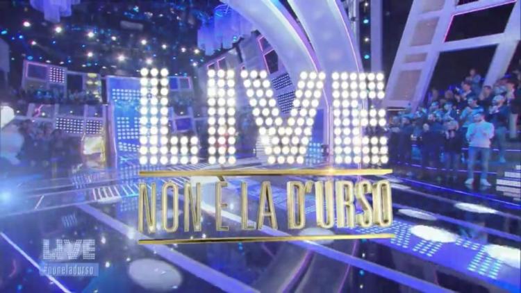 ‘Live – Non è la D’Urso’, un discusso ex gieffino racconta il periodo di depressione vissuto: “Soffrivo di bipolarismo, una volta uscito dalla Casa mi hanno fatto il TSO” (Video) article-post