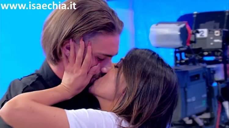 Auditel ‘Uomini e Donne’: ecco quanti ascolti hanno fatto la scelta di Giulia Quattrociocche e la proposta di matrimonio di Riccardo Guarnieri a Ida Platano! preview