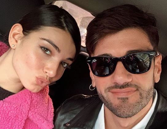 ‘Uomini e Donne’, l’ex corteggiatore Alessandro Basile ha chiesto la mano alla sua Rebecca Staffelli! (Foto) preview