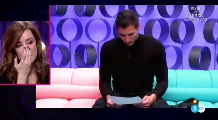 ‘El tiempo del descuento’, Gianmarco Onestini scrive una romantica lettera per Adara Molinero. E lei in lacrime risponde che…(Video) preview