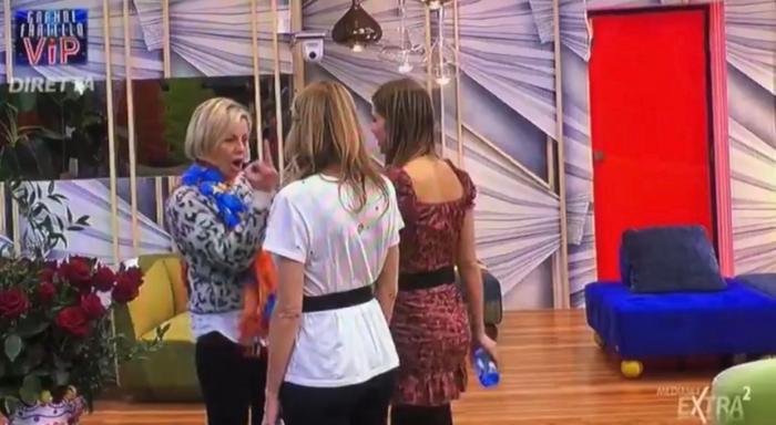 ‘Gf Vip 4’, Antonella Elia show: la frecciatina velenosa all’indirizzo di Milly Carlucci e la proposta (esilarante) per rubarle gli ascolti! (Video) preview