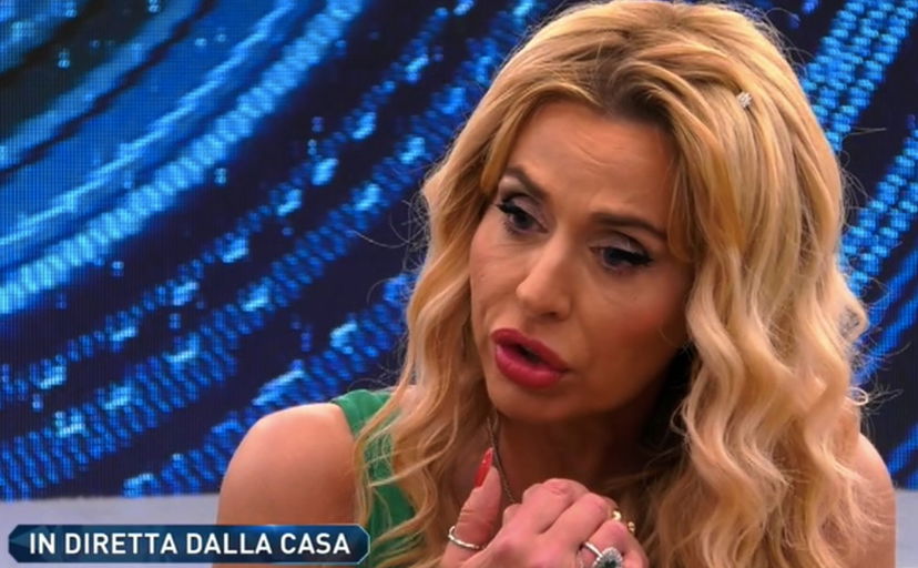 ‘Gf Vip 4’, Valeria Marini entra in Casa per confrontarsi con Rita Rusic e il web insorge per gli insulti che le riservano gli altri inquilini: “Cessa, mostro, prosciutta” preview