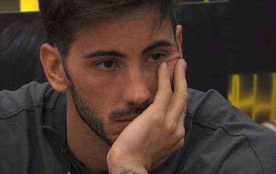 ‘Gf Vip 4’, Ivan Gonzalez si confida con i compagni e racconta il delicato rapporto coi suoi (giovanissimi) genitori preview