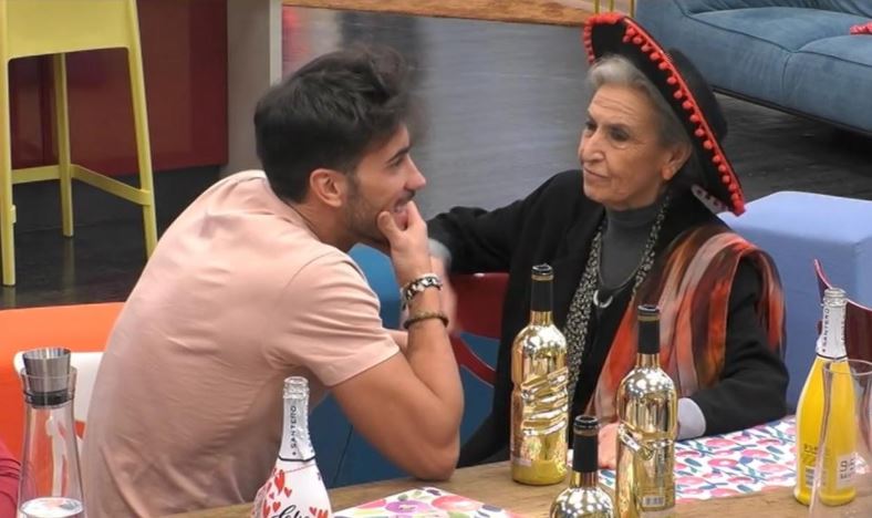 ‘Gf Vip 4’, festa di compleanno per Ivan Gonzalez che confessa di avere un debole nella Casa: “È il mio prototipo!”. Ma intanto lei… (Video) preview