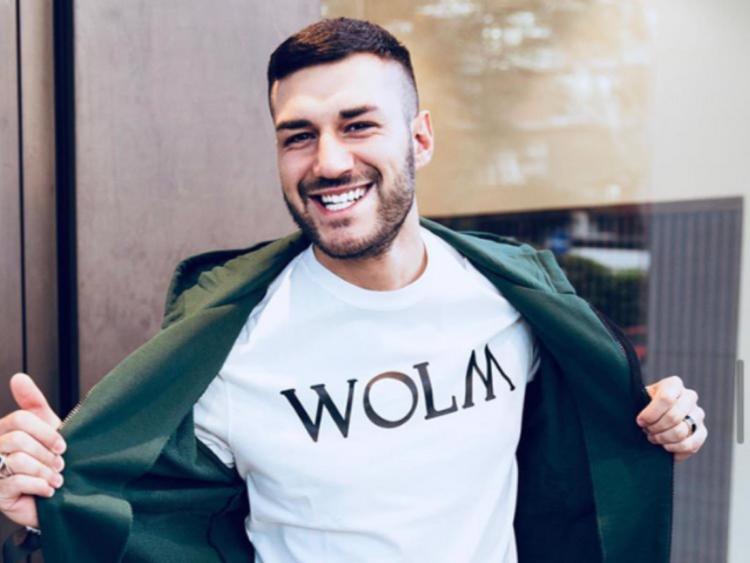 Uomini e Donne, Lorenzo Riccardi sorprende la fidanzata con una romanticissima proposta di nozze (Foto) preview