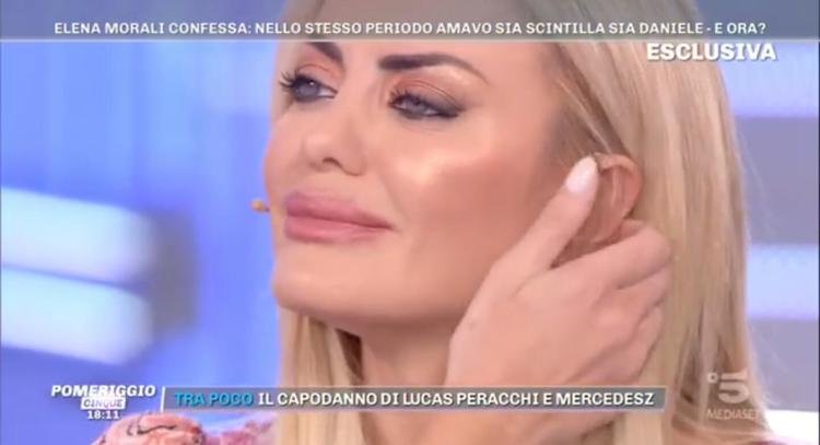 ‘Pomeriggio 5’, Elena Morali single e in lacrime rivela: “Io e Daniele Di Lorenzo stavamo insieme. Con Gianluca Fubelli avevamo provato ad essere una coppia aperta” (Video)