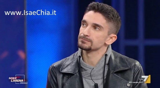 ‘Non è l’Arena’, Roberta Bruzzone critica Skioffi: “È inquietante!”. Lui si difende: “Ho chiesto scusa in lacrime per quello che ho scritto in quella vecchia canzone”. E sull’eliminazione da ‘Amici 19’… preview