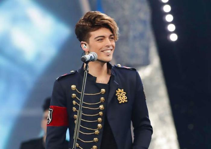 ‘Amici 14’, la meravigliosa iniziativa di Stash Fiordispino dei ‘The Kolors’! (Video) preview