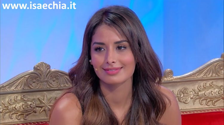 ‘Uomini e Donne’, la neo tronista Sara Amira Shaimi è pronta ad innamorarsi: “Cari corteggiatori, non lasciatevi intimidire dalla mia schiettezza!” article-post