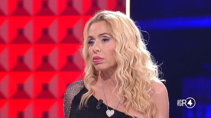 ‘Gf Vip 4’, Antonella Elia e Antonio Zequila sfottono Valeria Marini per il suo fisico: arriva la replica della showgirl preview