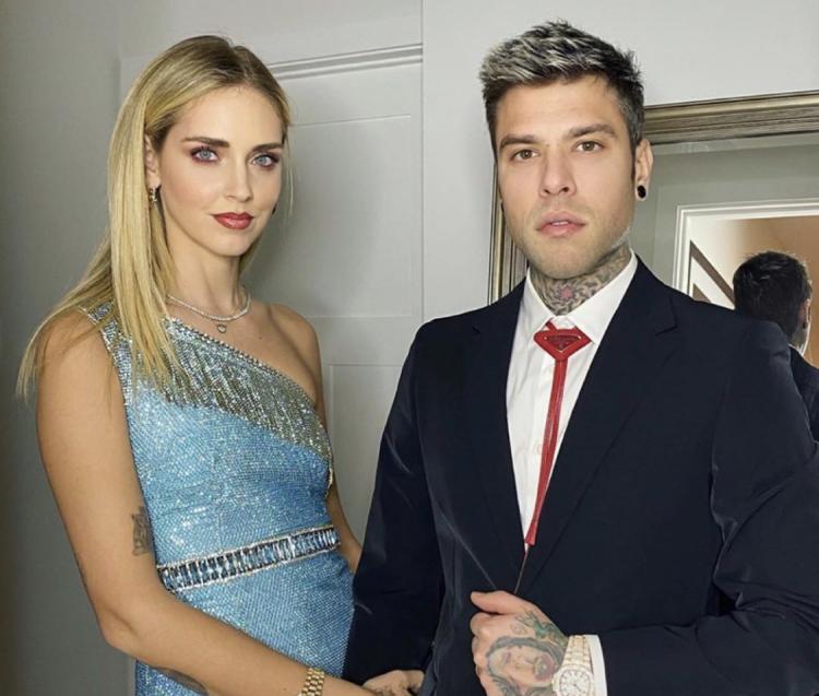 Chiara Ferragni accusata di aver chiesto un privè in pizzeria, la fake news diventa virale e la replica di Fedez è epica! preview