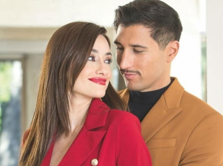 ‘El tiempo del descuento’, prima intervista di coppia per Gianmarco Onestini e Adara Molinero che rivela: “Sono molto preoccupata per la custodia di mio figlio” preview