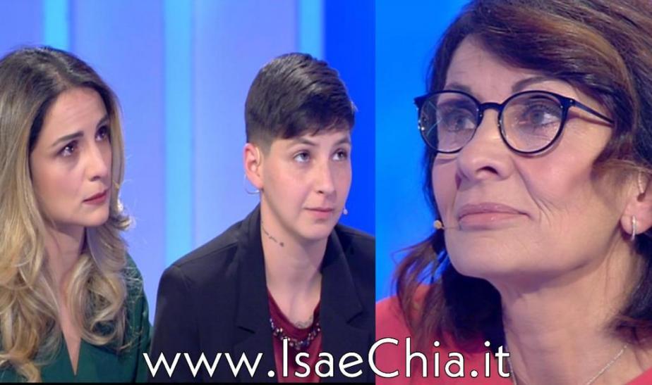 ‘C’è Posta per Te’, la retrograda chiusura di Rosa nei confronti della fidanzata di sua figlia Marcella scatena l’indignazione del web! (Video) article-post