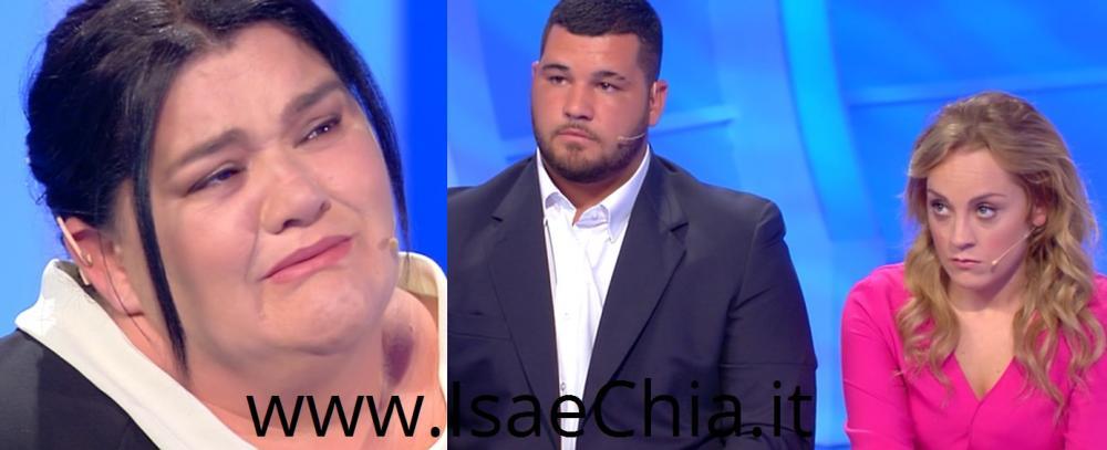 ‘C’è Posta Per Te’, Luisana definisce la suocera “un mostro” e Maria De Filippi va su tutte le furie! (Video) article-post