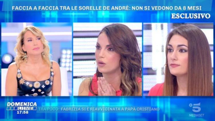 ‘Domenica Live’, dopo otto mesi di silenzi Barbara D’Urso cerca di riportare la pace tra Francesca De Andrè e Fabrizia De Andrè, ma le cose non vanno come previsto! (Video) article-post