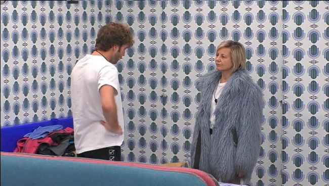 ‘Gf Vip 4’, Antonella Elia si lamenta con Paolo Ciavarro dopo la diretta: “Ci sono rimasta male, tu fai parte di quel branco!” preview