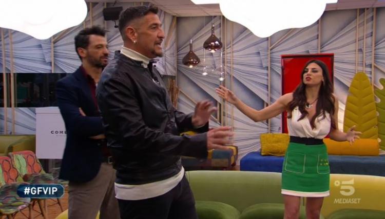 ‘Gf Vip 4’, decima puntata: eliminato Michele Cucuzza, Barbara Alberti abbandona il reality, l’ingresso del fratello di Pago mette in crisi lui e Serena Enardu che litigano in diretta. I nominati sono… preview