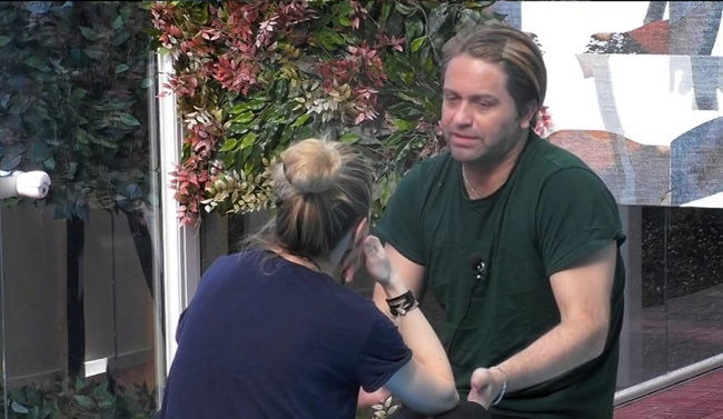 ‘Gf Vip 4’, Patrick Ray Pugliese e la sua verità sul presunto spintone ai danni di Antonella Elia: “Non era bullismo, ho la coscienza pulita!” (Video) preview