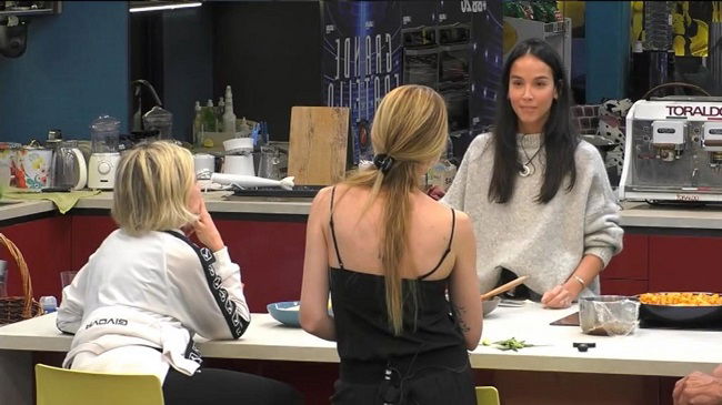 ‘Gf Vip 4’, Paola Di Benedetto avanza dei dubbi su Patrick Pugliese e Antonella Elia rincara la dose: “Se andassi al televoto con lui e venissi eliminata…” preview