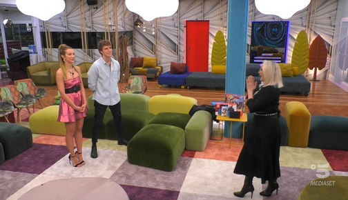 ‘Gf Vip 4’, ottava puntata: Serena Enardu nuova concorrente, Paolo Ciavarro riabbraccia la mamma Eleonora Giorgi (che sogna il flirt con Clizia Incorvaia), eliminata Rita Rusic. In nomination vanno… preview