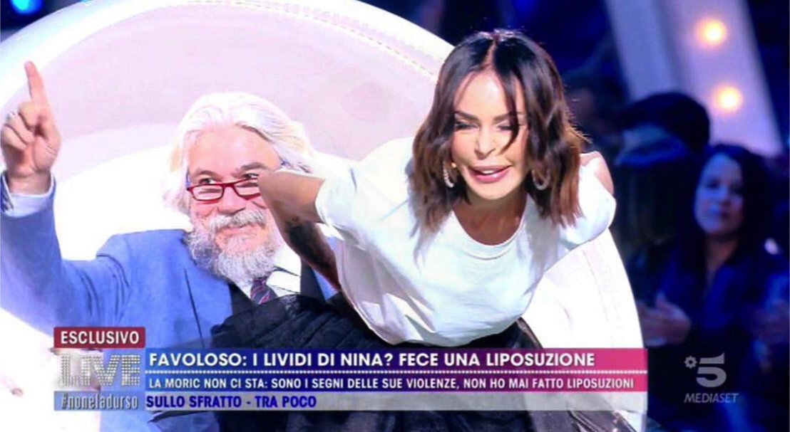 ‘Live – Non è la D’Urso’, chirurgia o violenza? Nina Moric si difende dalle accuse di Luigi Mario Favoloso e scoppia il caos in studio! (Video)