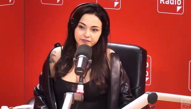 ‘Gf 16’, Martina Nasoni ospite in radio fa una (pungente) insinuazione sul perché Serena Enardu sia tornata da Pago. E a proposito del trono di Daniele Dal Moro… preview