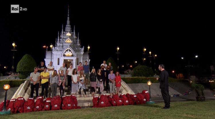 ‘Pechino Express 8′, i #Gladiatori Max Giusti e Marco Mazzocchi vincono la prima tappa, volano stracci tra i #Guaglioni e #MammaeFiglia. Gli eliminati sono… preview