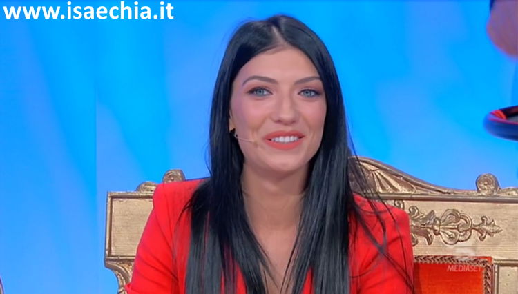 ‘Uomini e Donne’, Giovanna Abate rivela il suo pensiero su Giulio Raselli e Giulia D’Urso, parla delle prime emozioni da tronista e a chi l’accusa di essere ‘pesante’ risponde che… preview