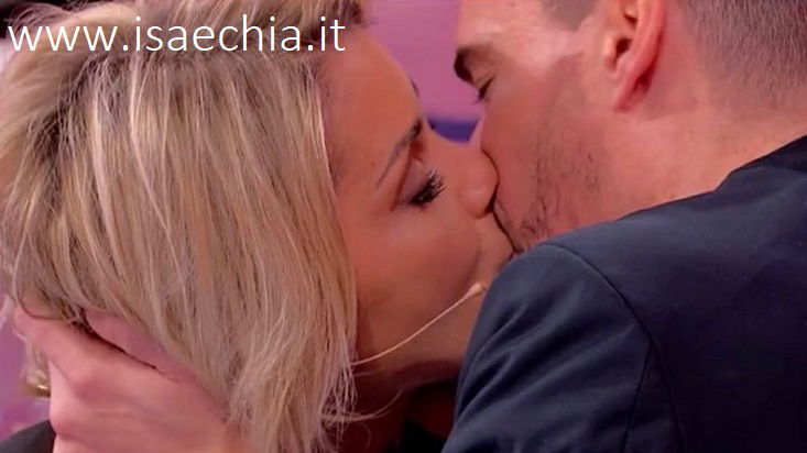 ‘Uomini e Donne’: l’opinione di Isa sulla puntata del Trono over del 20/02/20 preview