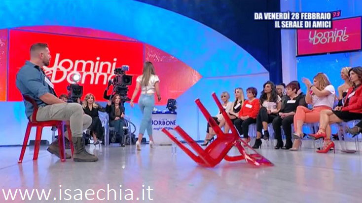 ‘Uomini e Donne’: l’opinione di Isa sulla puntata del Trono over del 27/02/20 preview
