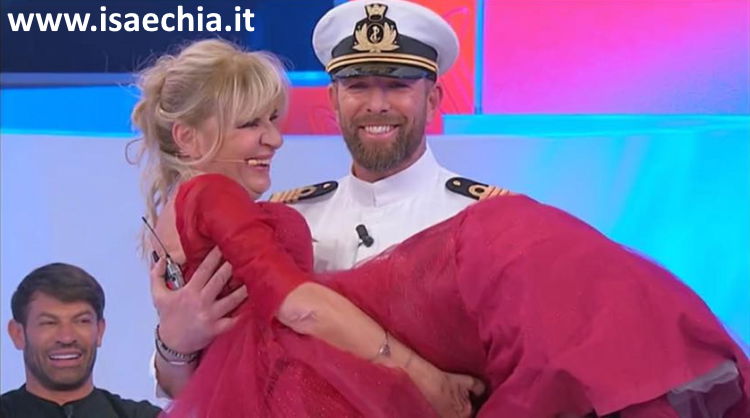 ‘Uomini e Donne’: l’opinione di Chia sulla puntata del Trono over del 7/02/20 article-post