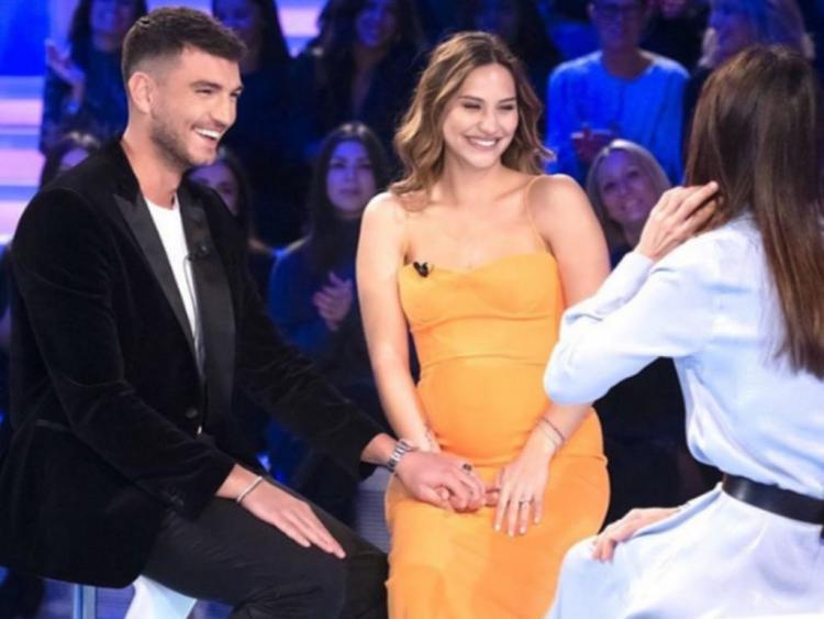 Beatrice Valli e Marco Fantini ospiti a “Verissimo” ricordano i tempi di ‘Uomini e Donne’, raccontano come hanno vissuto la loro relazione dopo la scelta e a proposito delle critiche del web… preview