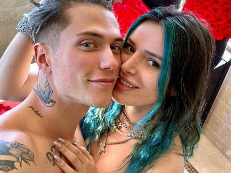 Benjamin Mascolo rivela come funziona (davvero) la sua storia con Bella Thorne. E a proposito di Federico Rossi.. preview