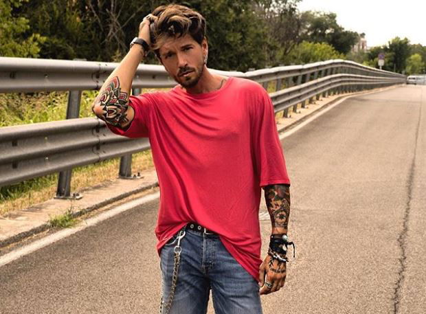 ‘Uomini e Donne’, Camillo Agnello rassicura: “Dovrò ripetere il tampone per sapere se sono ancora positivo al Coronavirus, ma oggi sto molto meglio!” (Video) preview