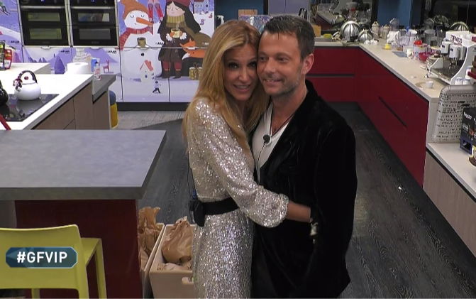 ‘Gf Vip 4’, Roberto Parli, dopo la forte reazione della moglie Adriana Volpe alla sua lettera, interviene e chiarisce la sua posizione: ecco cos’ha dichiarato preview